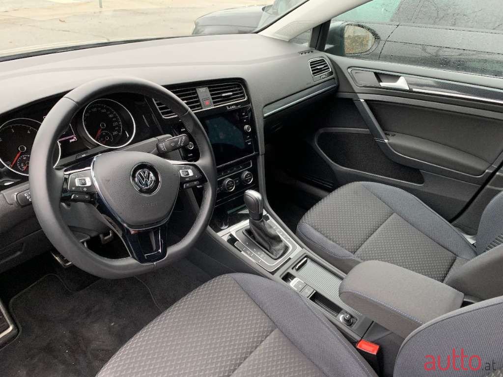 2020' Volkswagen Golf photo #4