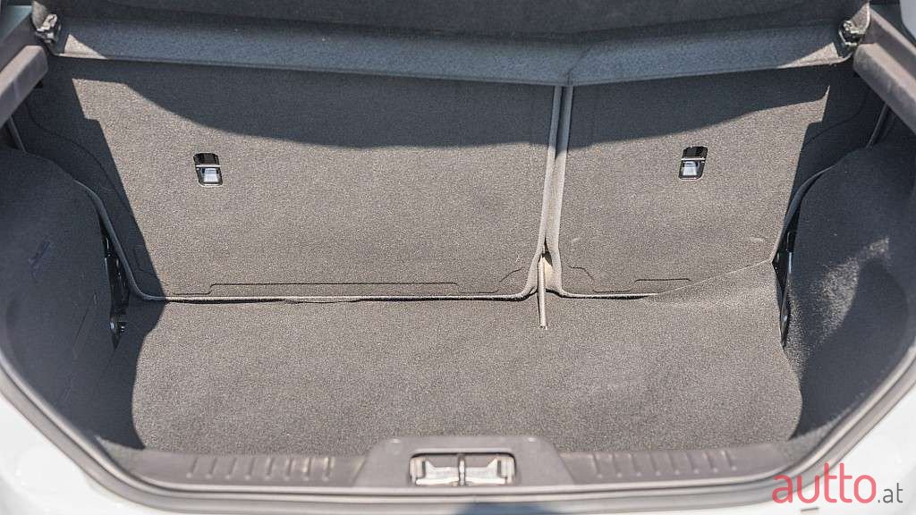 2013' Ford Fiesta photo #5