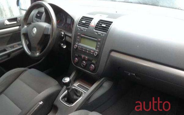 2005' Volkswagen Golf photo #1