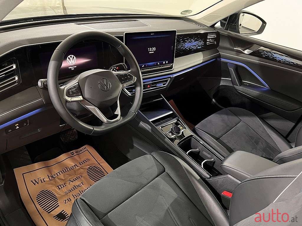 2024' Volkswagen Tiguan photo #6