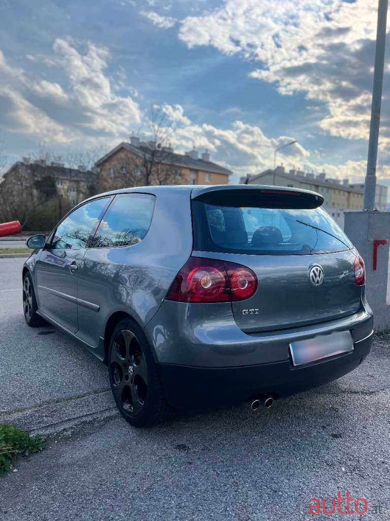 2005' Volkswagen Golf photo #6