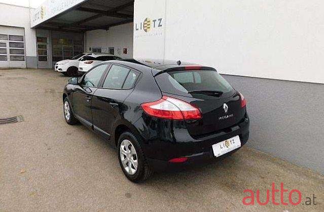 2011' Renault Megane photo #3