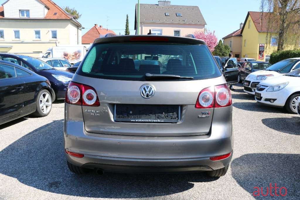 2012' Volkswagen Golf photo #5