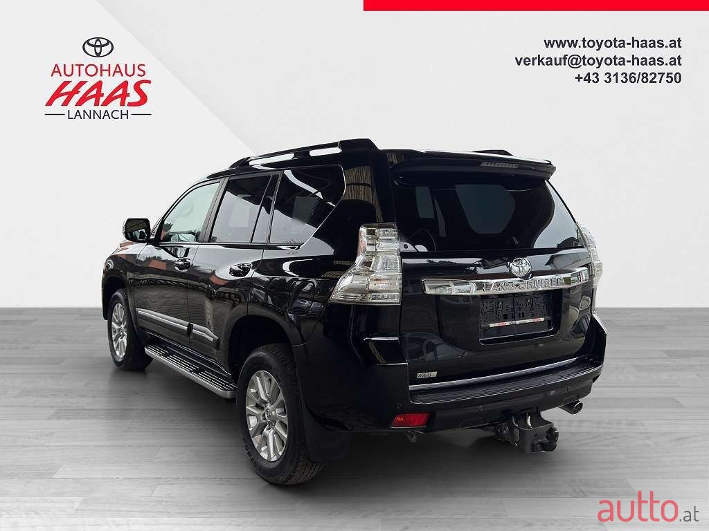 2016' Toyota Land Cruiser photo #3