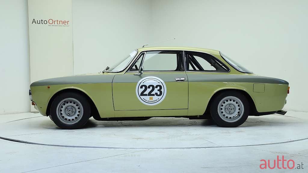 1972' Alfa Romeo GT photo #3
