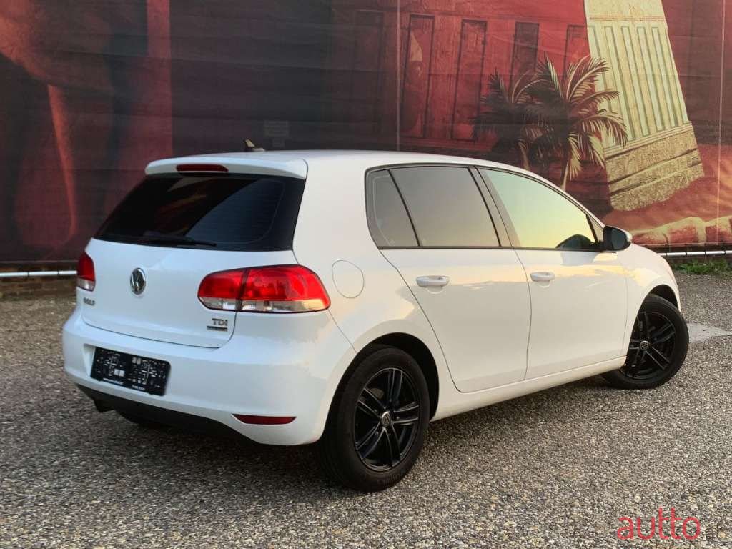 2010' Volkswagen Golf photo #6