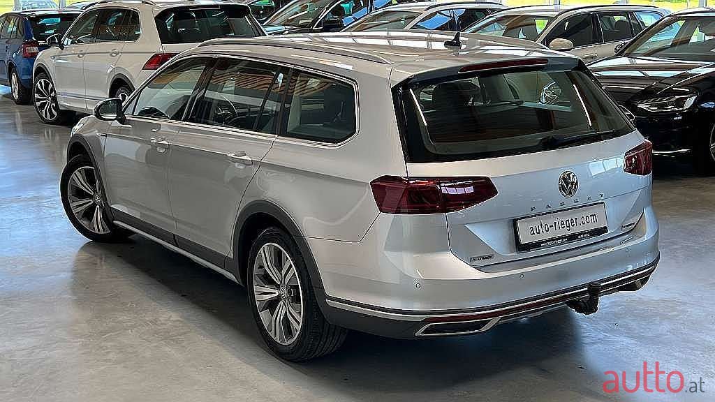 2020' Volkswagen Passat photo #2