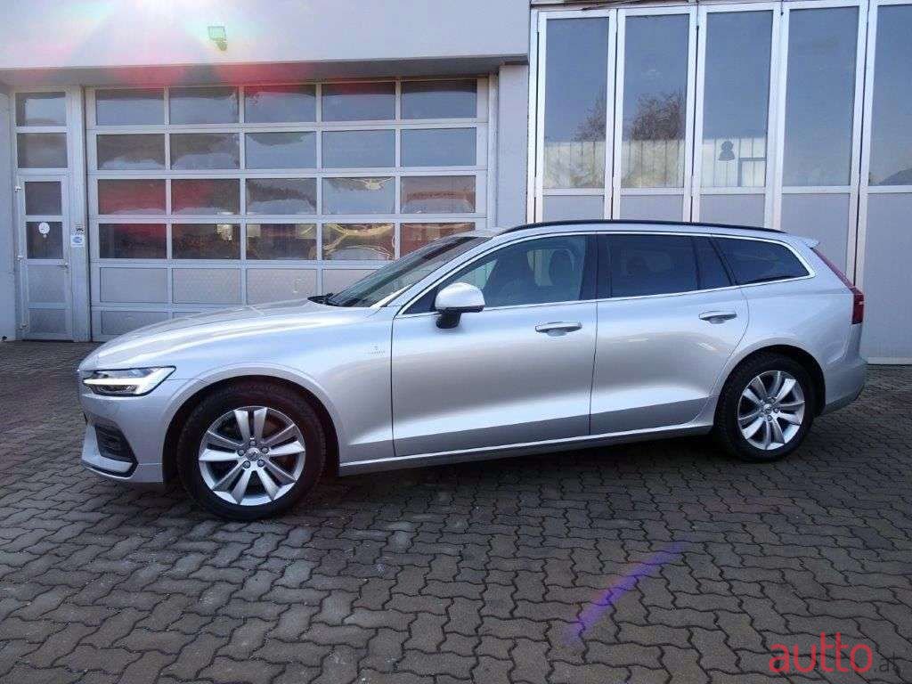 2021' Volvo V60 photo #1