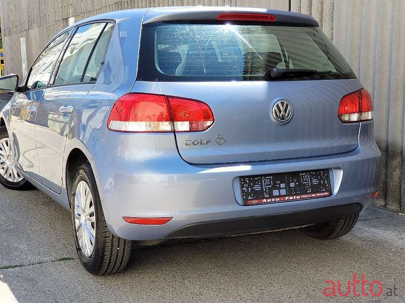 2011' Volkswagen Golf photo #4