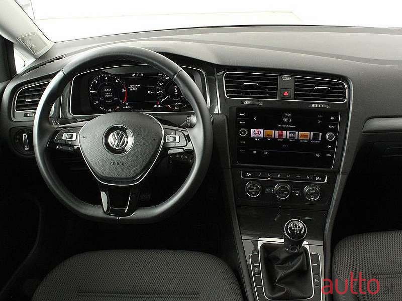 2019' Volkswagen Golf photo #6