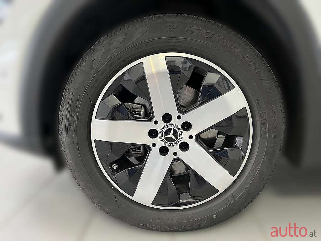 2024' Mercedes-Benz GLB photo #2