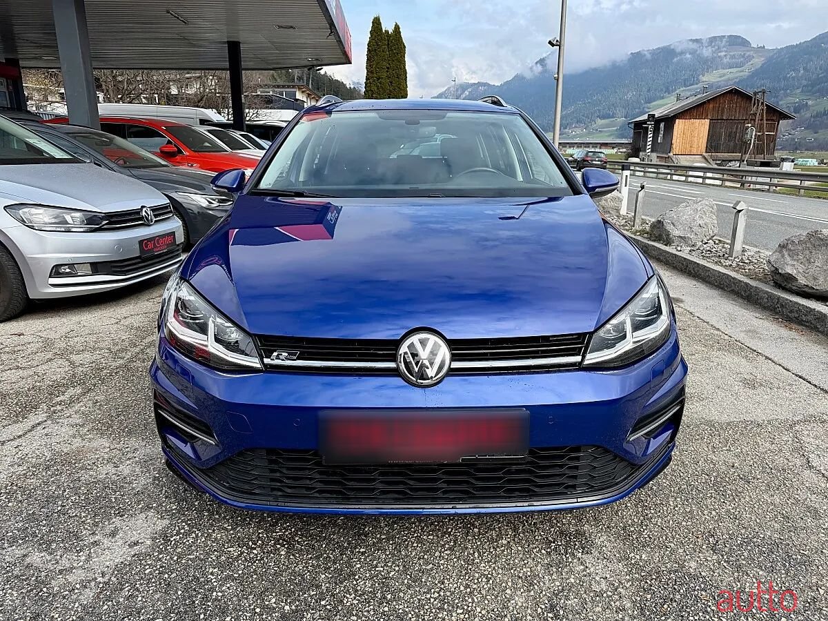 2017' Volkswagen Golf photo #2