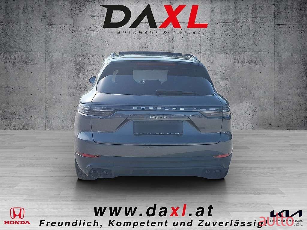 2020' Porsche Cayenne photo #5