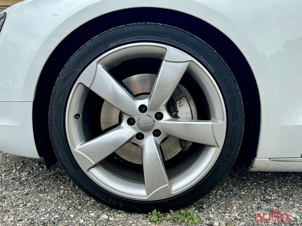 2014' Audi A8 photo #6