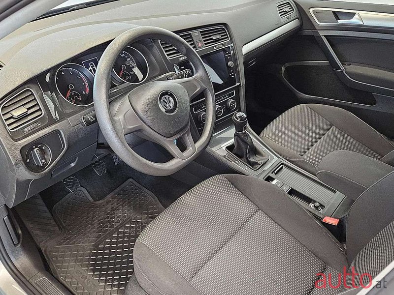 2019' Volkswagen Golf photo #3