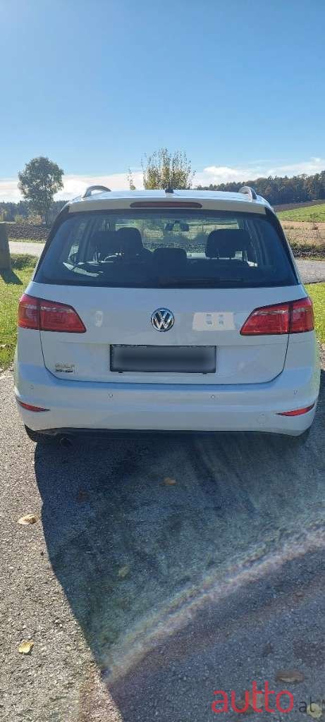 2017' Volkswagen Golf photo #3