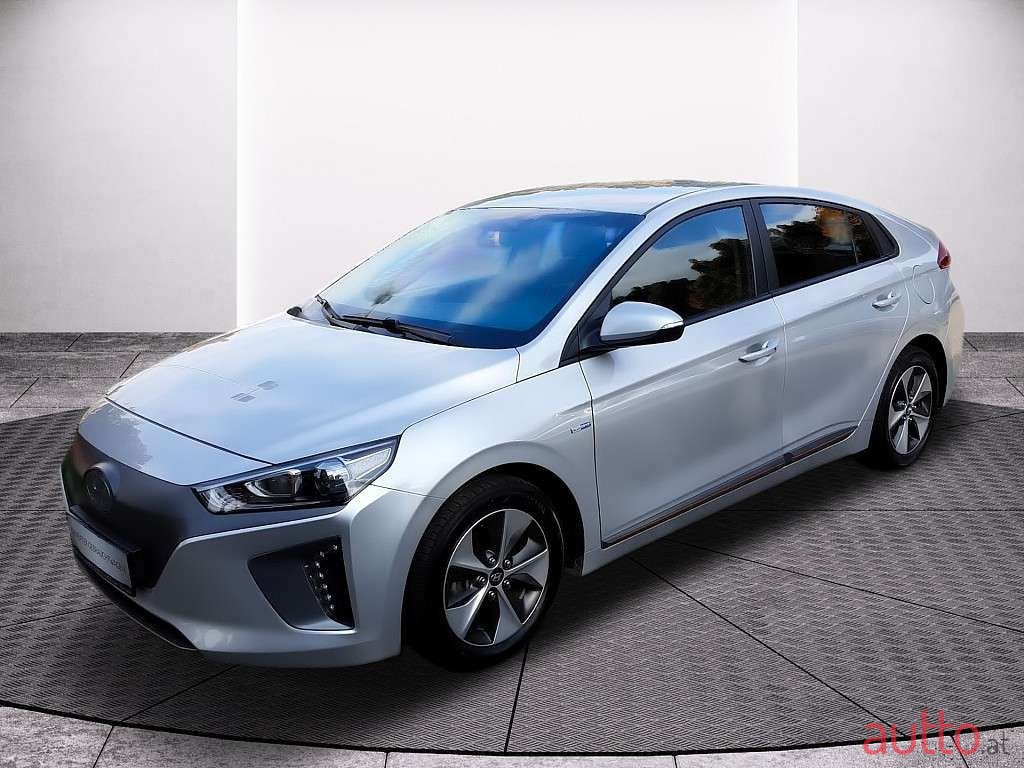 2018' Hyundai Ioniq photo #2