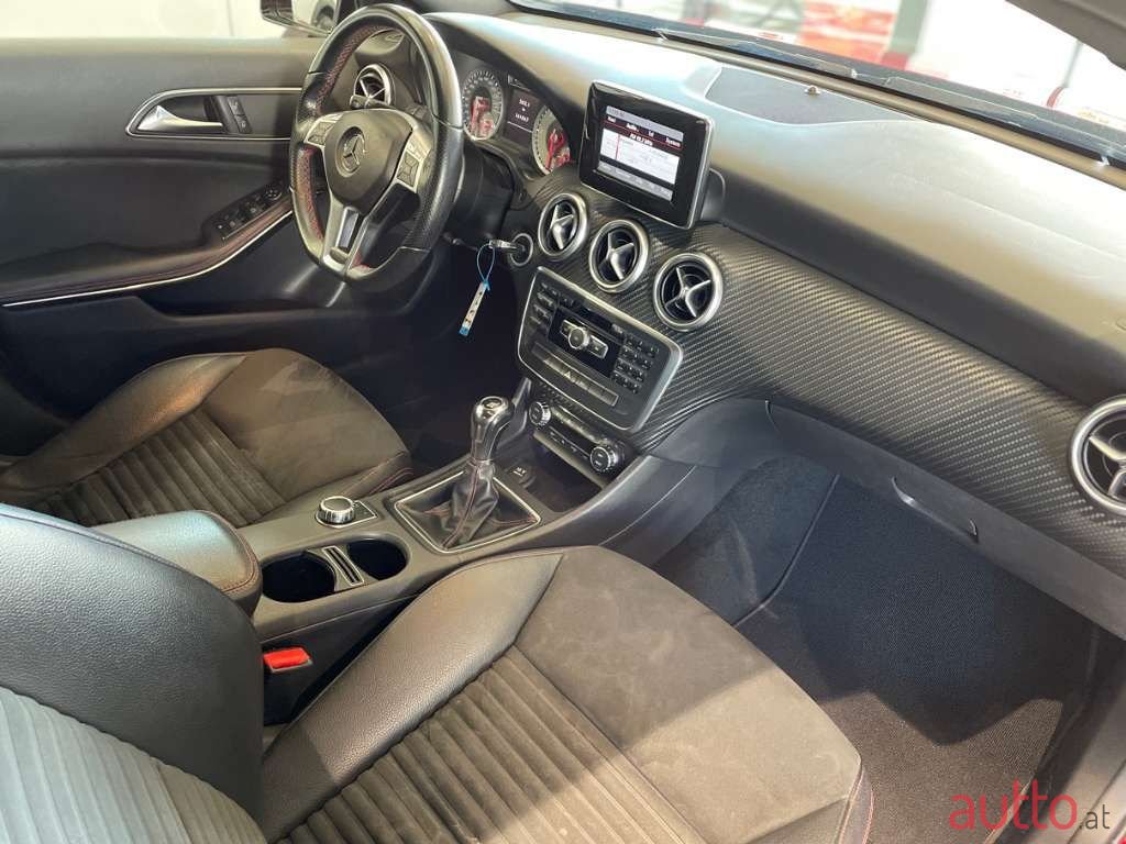 2012' Mercedes-Benz A-Klasse photo #2