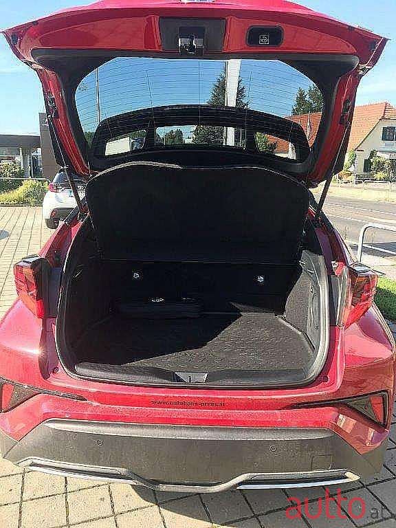 2022' Toyota C-HR photo #6