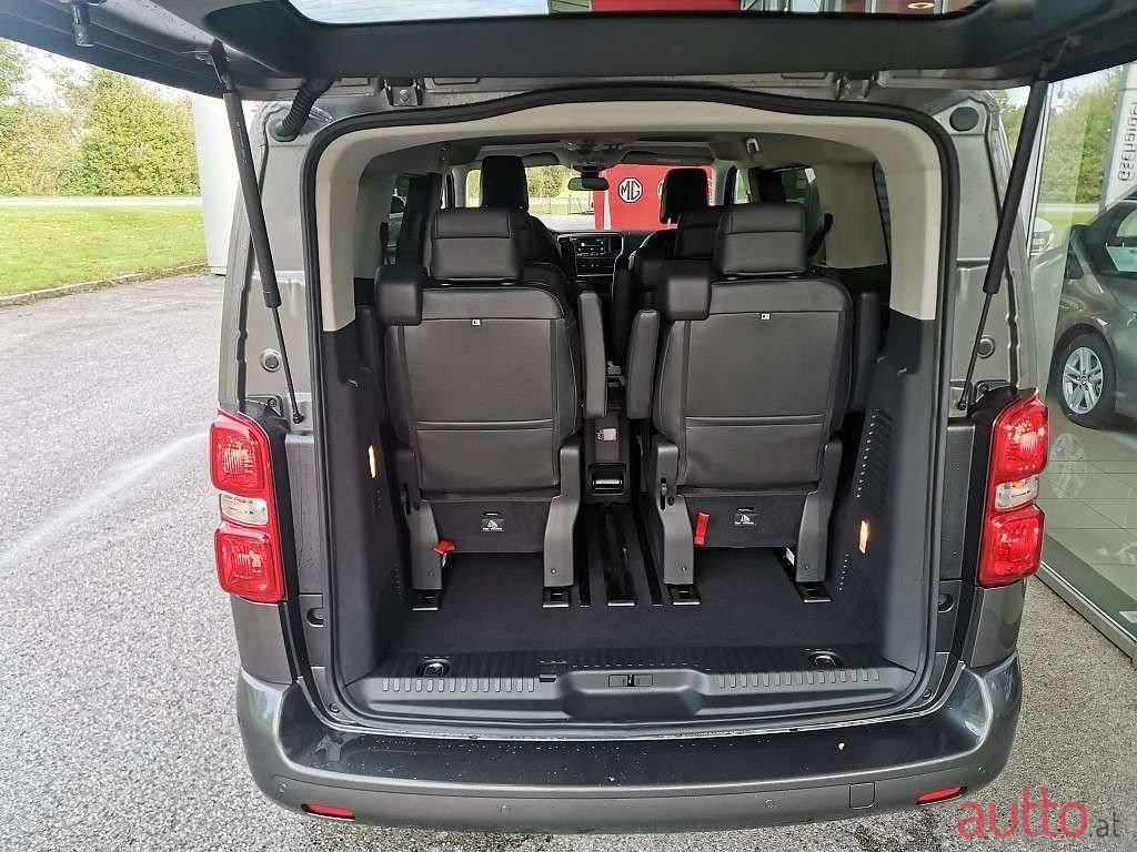 2022' Peugeot Traveller photo #5