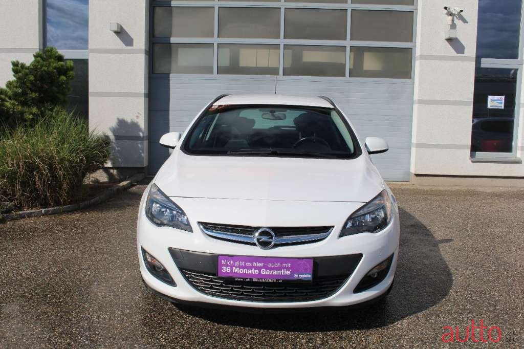 2015' Opel Astra photo #2