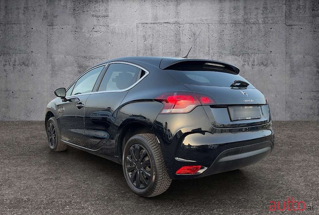 2011' Citroen DS4 photo #3