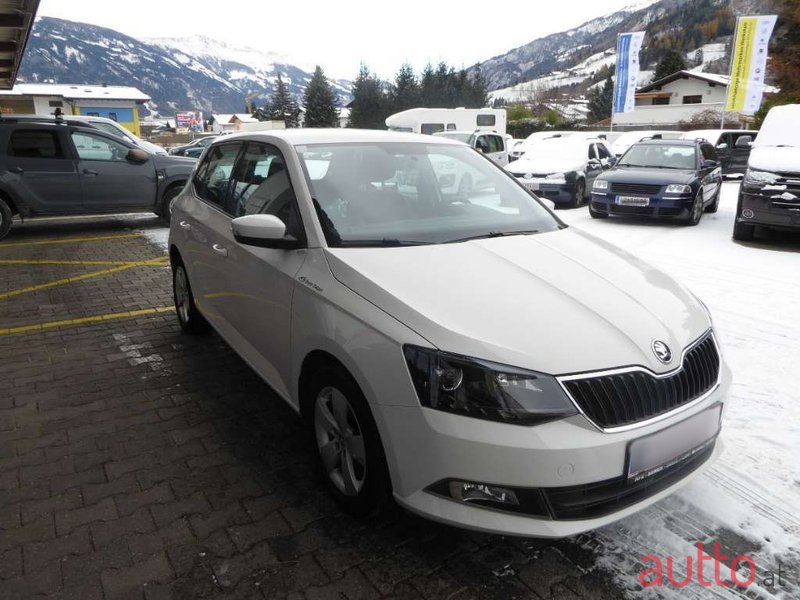 2015' Skoda Fabia photo #2