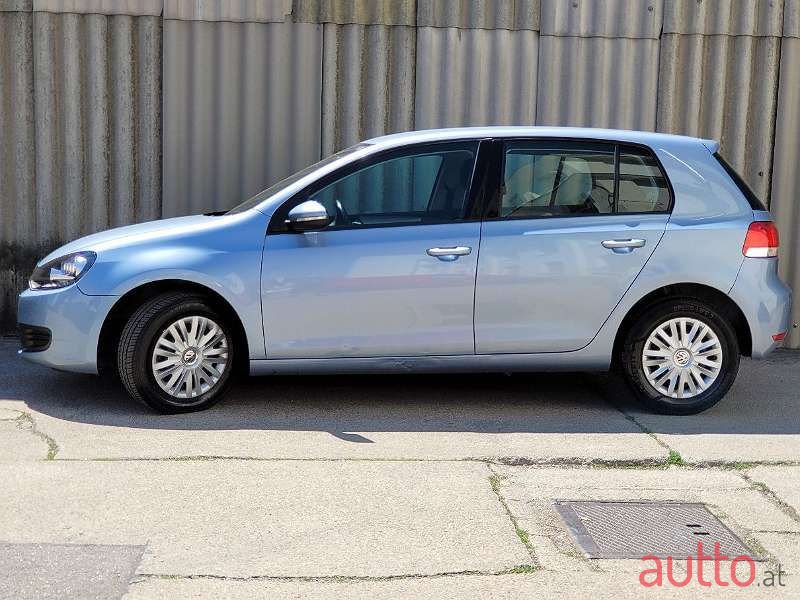 2011' Volkswagen Golf photo #3