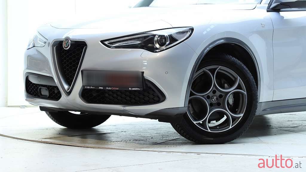2022' Alfa Romeo Stelvio photo #2