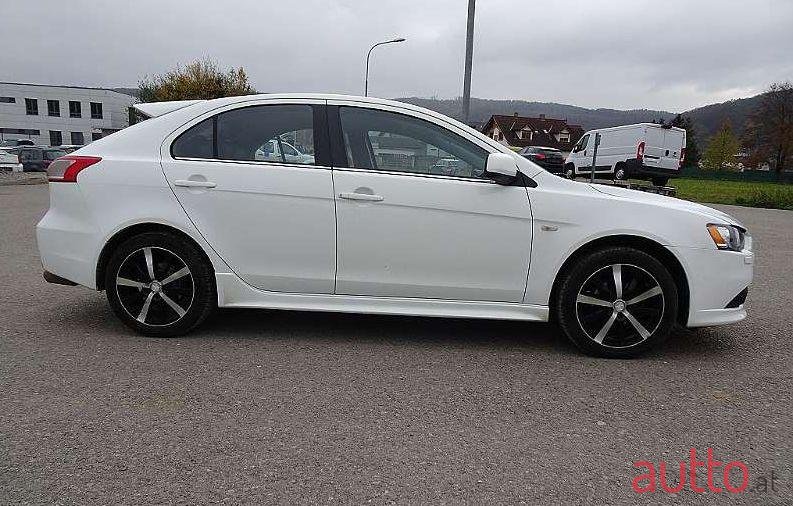 2010' Mitsubishi Lancer photo #2