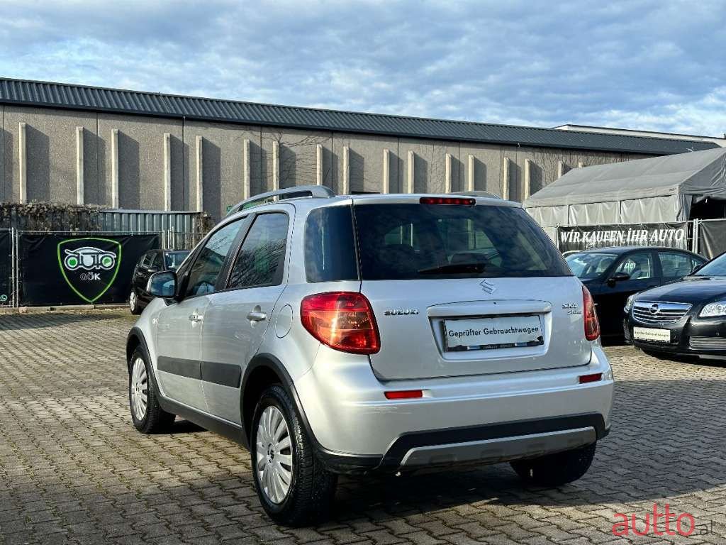 2011' Suzuki SX4 photo #4