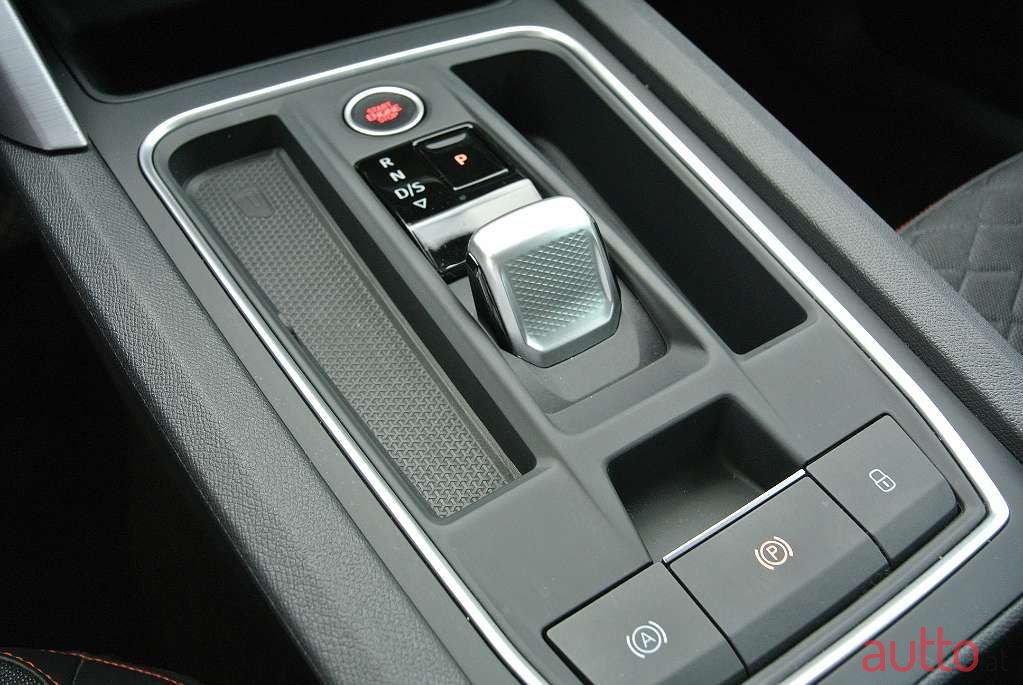 2022' SEAT Leon photo #5