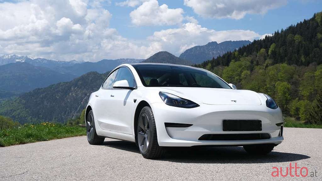 2022' Tesla Model 3 photo #2