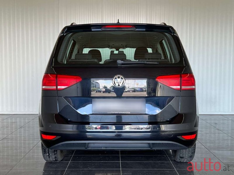 2017' Volkswagen Touran photo #6