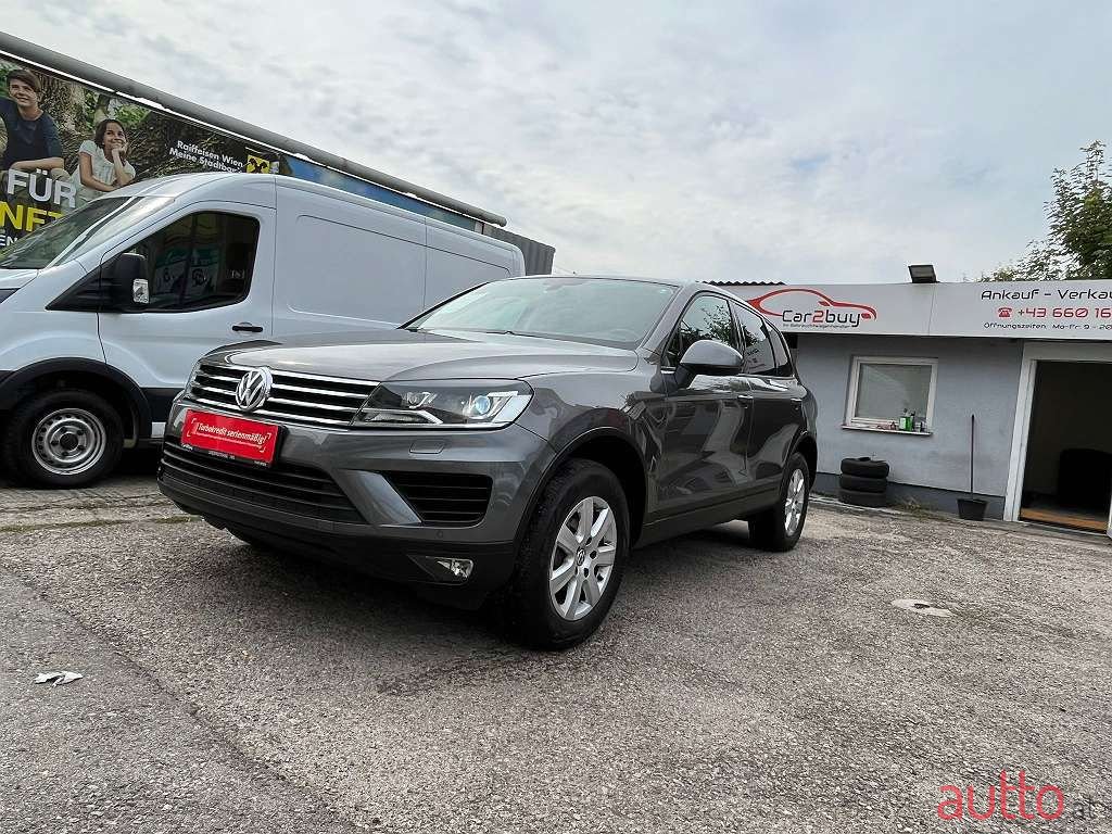 2016' Volkswagen Touareg photo #3